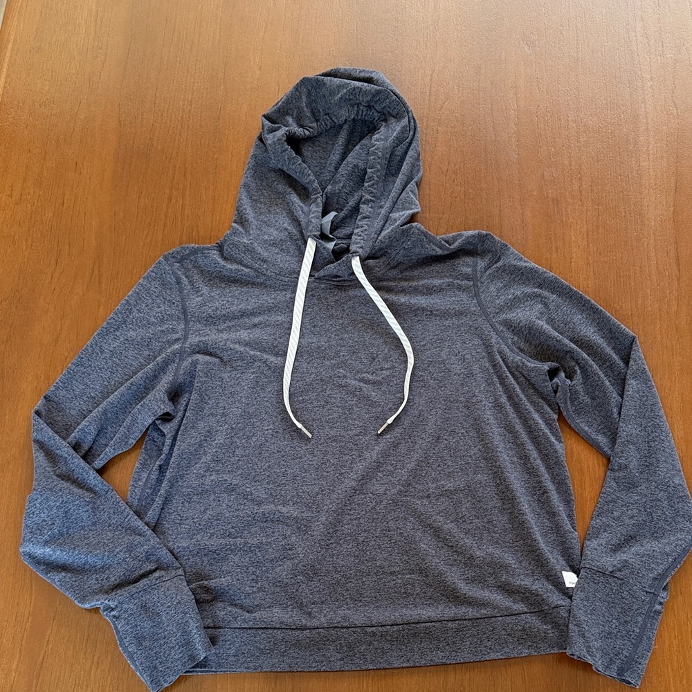Vuori women’s gray halo Hoodie. Size M